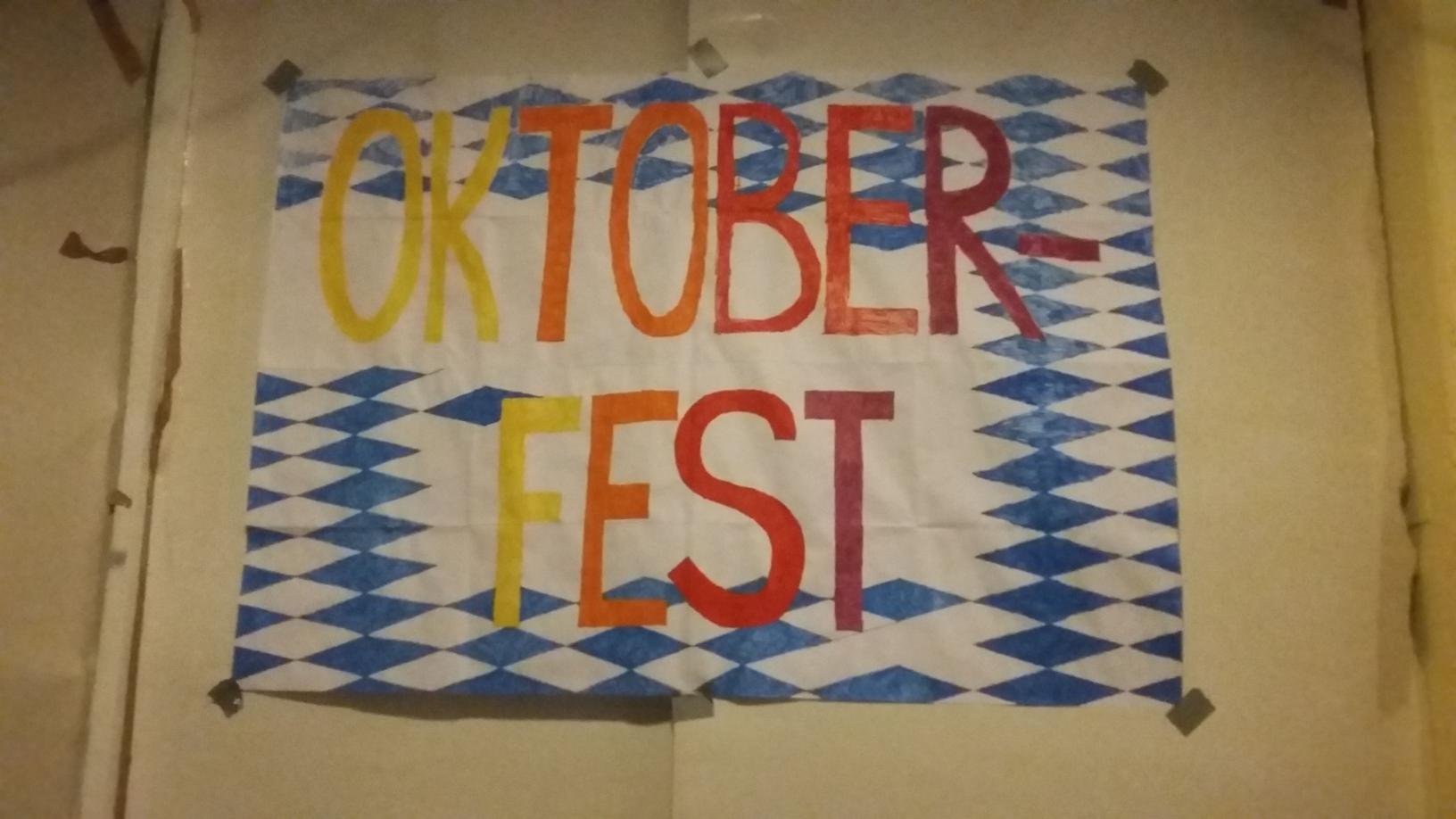 Von den Kindern selbst gestaltetes Oktoberfestplakat (c) Doris Keil